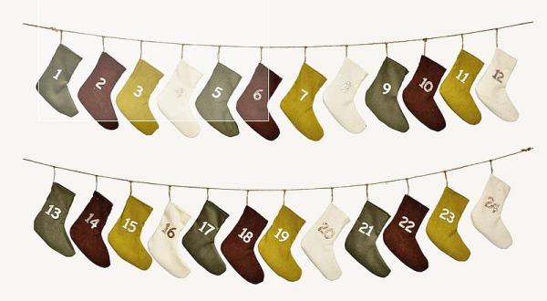 Adventskalender Socken Grün Schwarz Gold Weiß